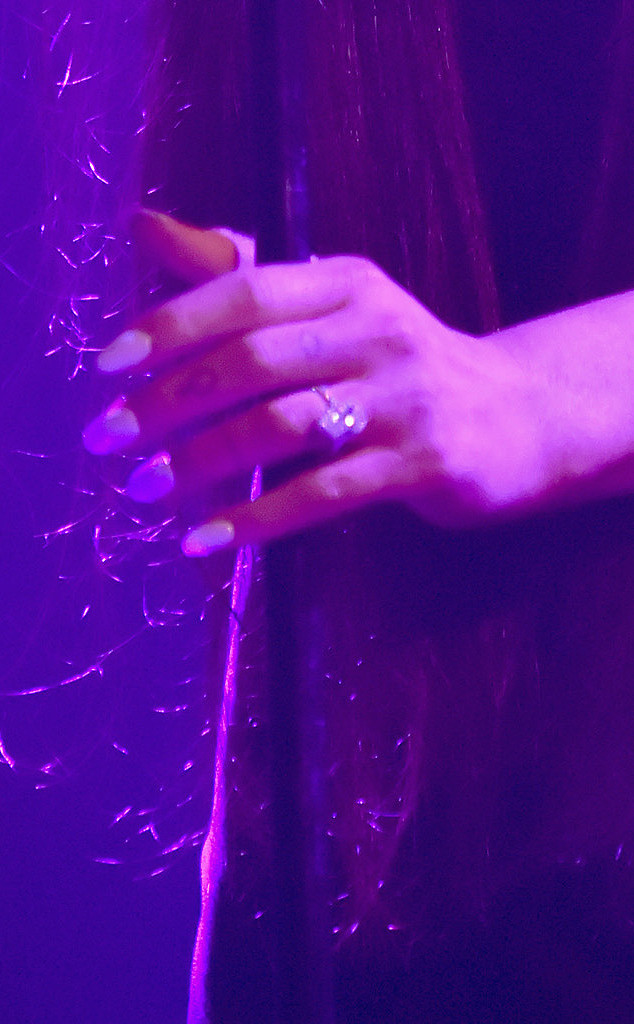 Ariana Grande, Ring